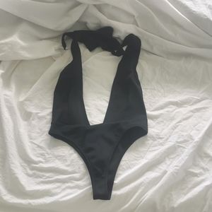 BLACK ONE-PIECE SWIMSUIT